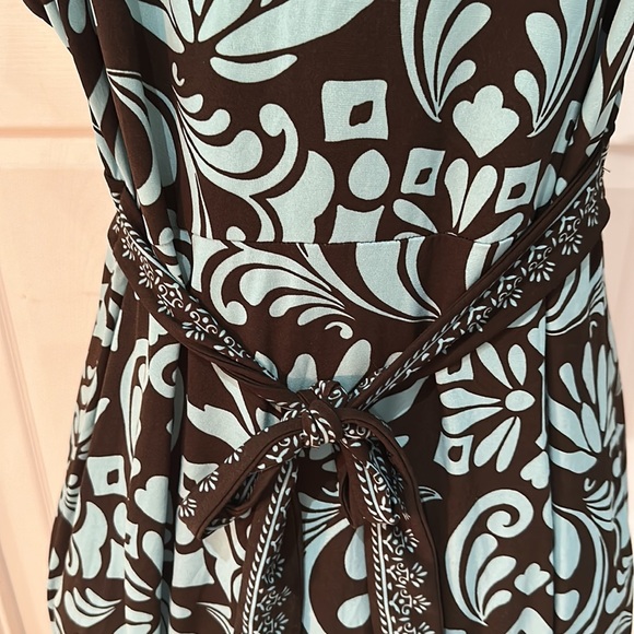 Dress, short sleeve, V neck, back sash. - Picture 4 of 6